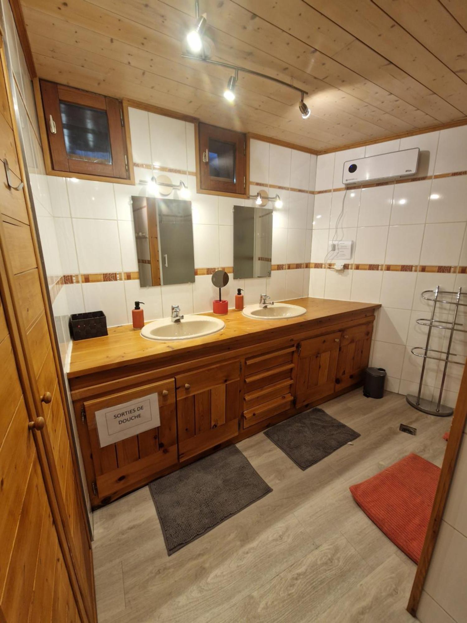 Le Chalet Pointu De Capucine Бур-Сен-Морис Экстерьер фото